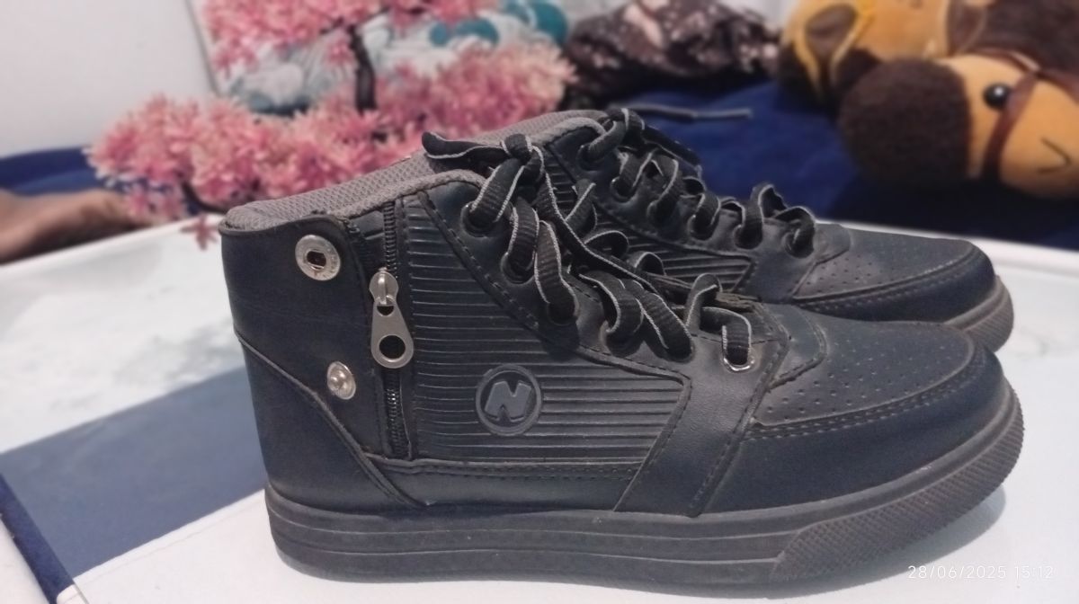 Sepatu Sekolah