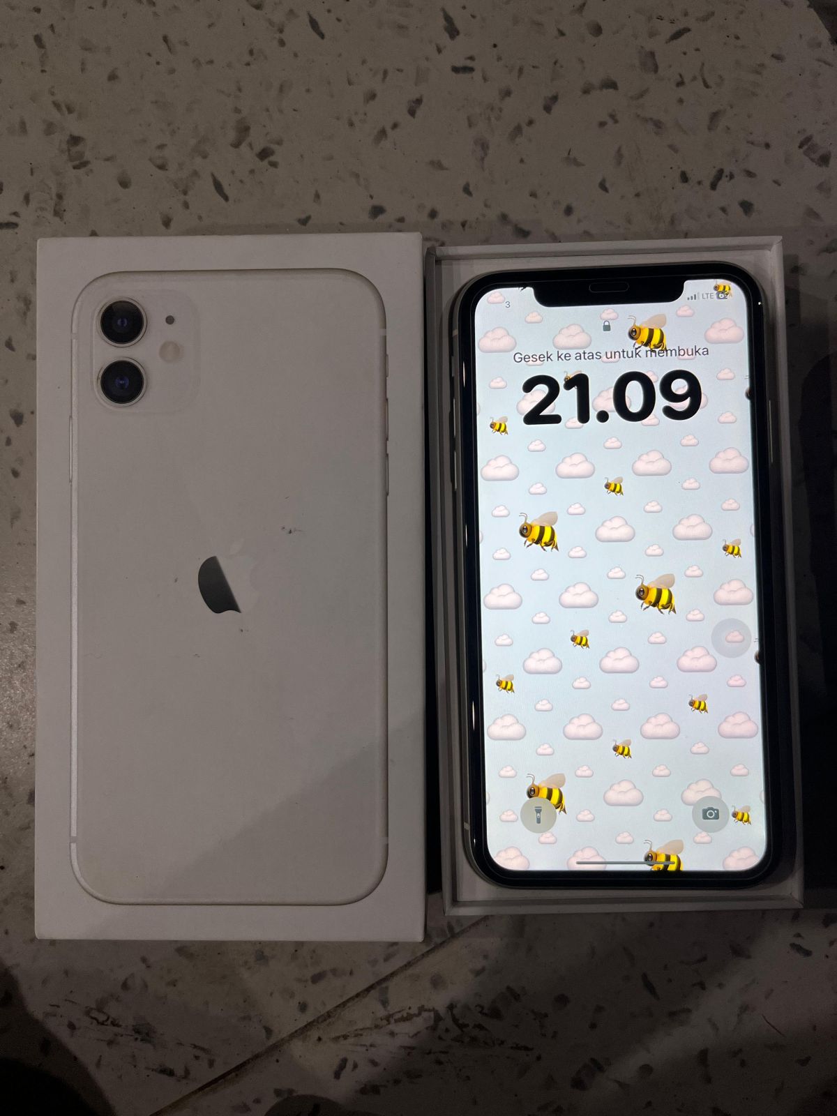 iPhone 11 64GB iBox