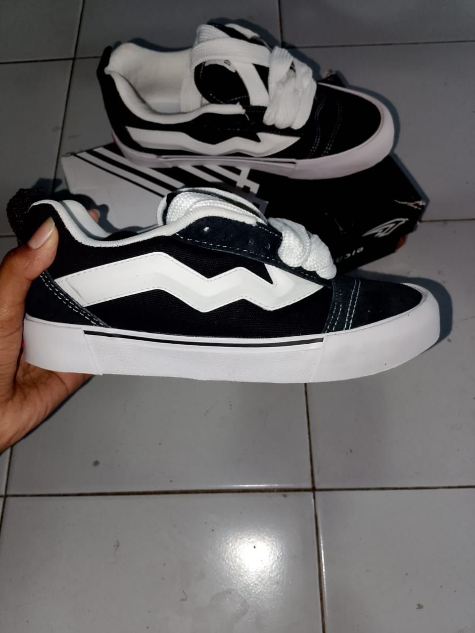 Sepatu Injury