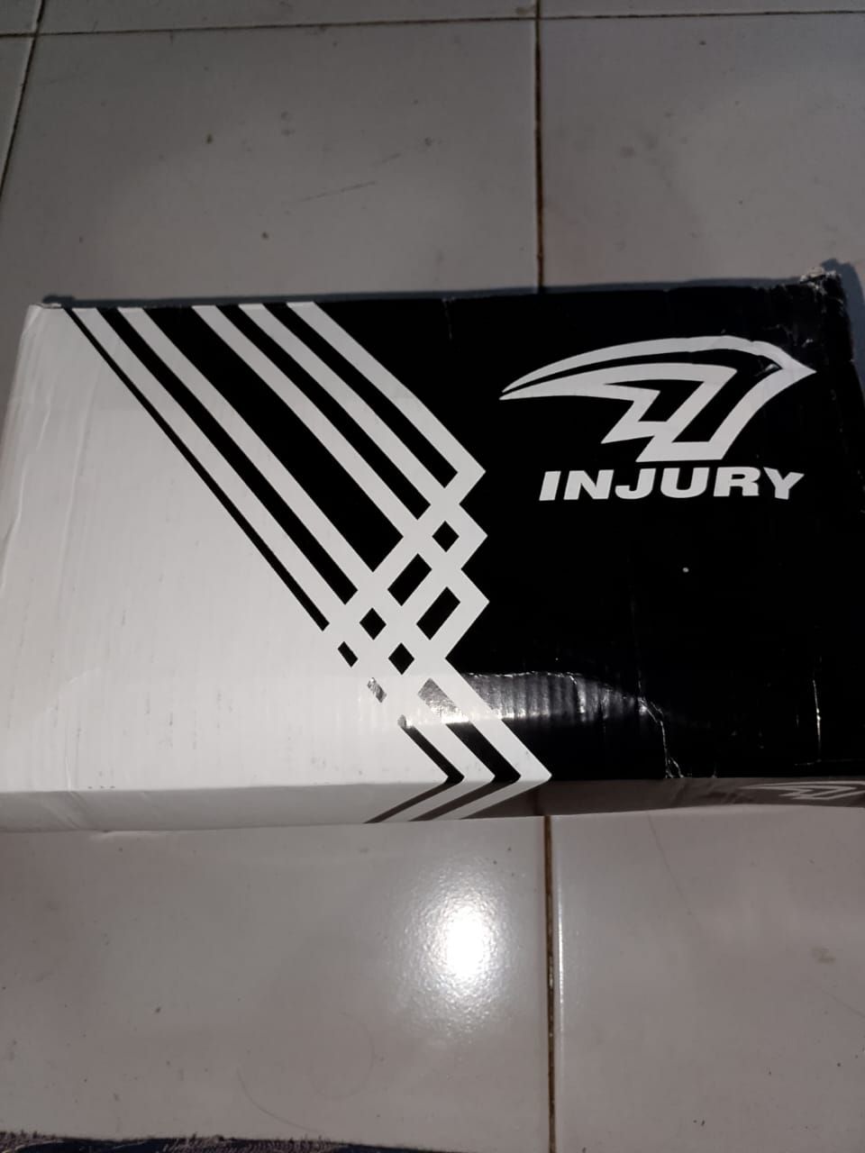 Sepatu Injury