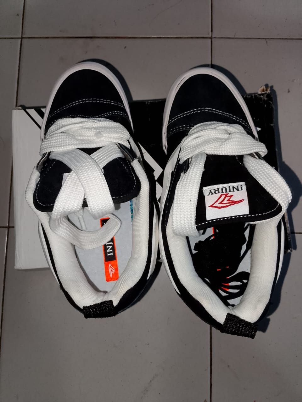 Sepatu Injury